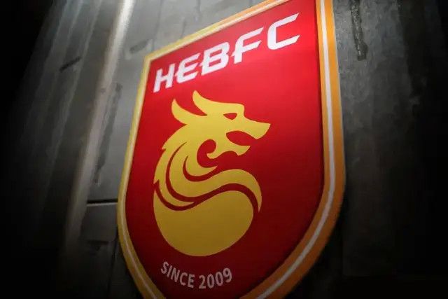 除非皇马改变计划，否则本赛季剩余比赛里，安切洛蒂在中卫位置只能倚仗吕迪格、纳乔，以及可以客串的琼阿梅尼。